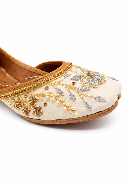 Royal Ivory Embroidered Jutti.