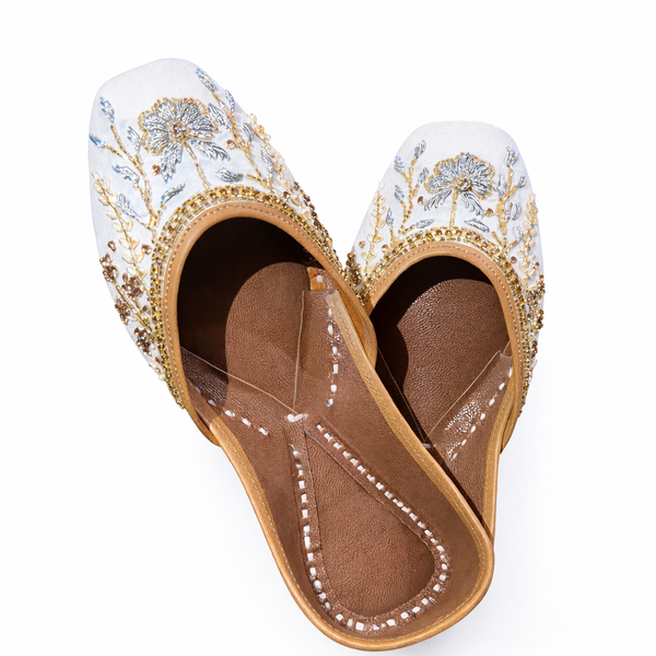 Royal Ivory Embroidered Jutti.