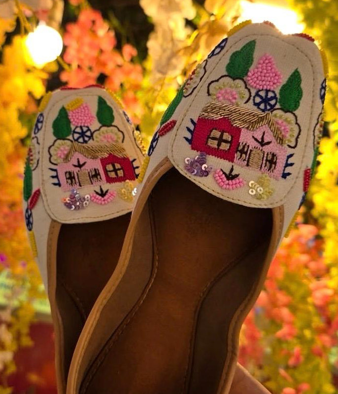 Village Story Hand-Embroidered Jutti